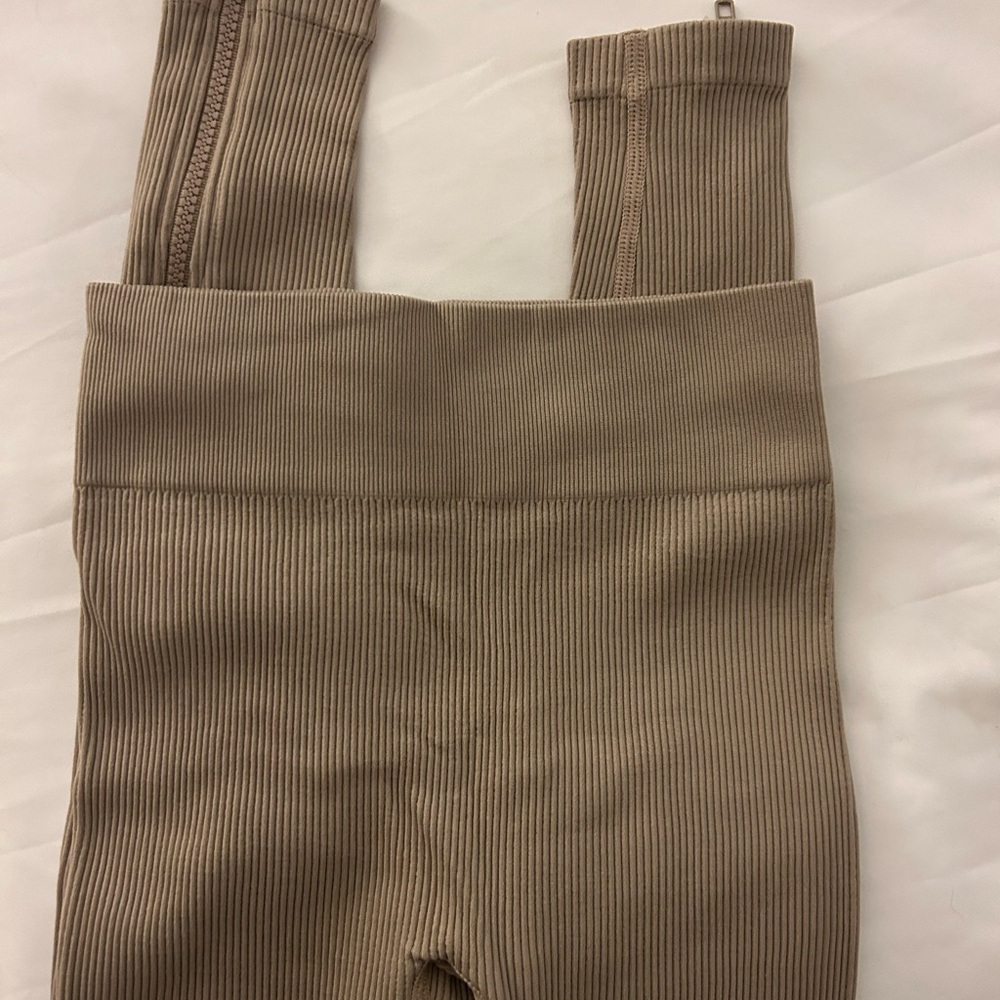 PrettyLittleThing Beige Ribbed Set - Picture 4 of 4